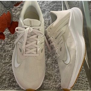 Nike white and gold sneakers size 9 women’s